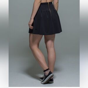 Elegant Black lululemon flowy Women's Skirt size S